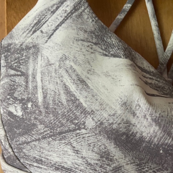 Lululemon Sports Bra Size 6 - Picture 4 of 5